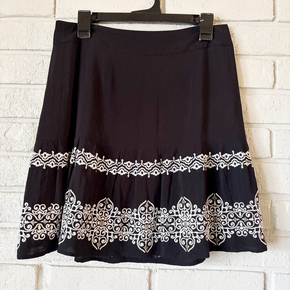 White House Black Market Sz 8 Black Embroidered Jewel Spanish Style Cottagecore